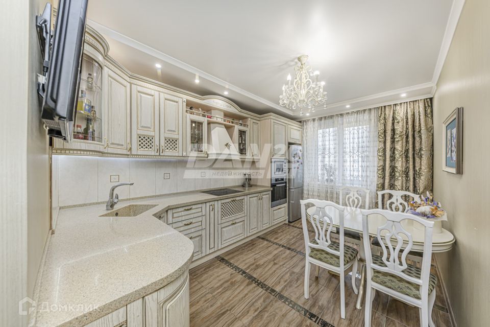 Продаётся 3-комнатная квартира, 106 м²