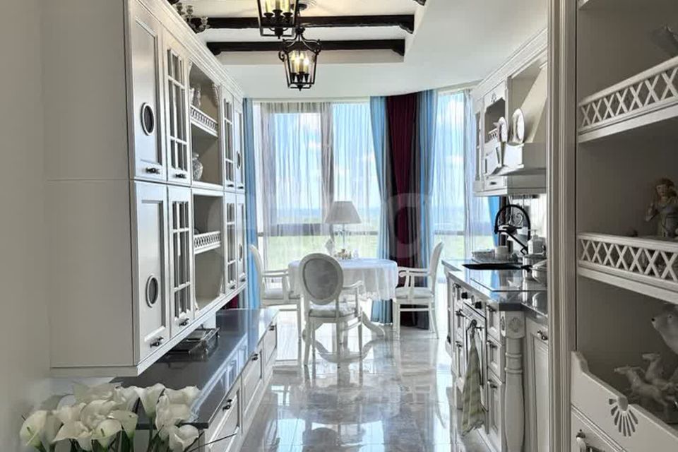 Продаётся 3-комнатная квартира, 142.6 м²