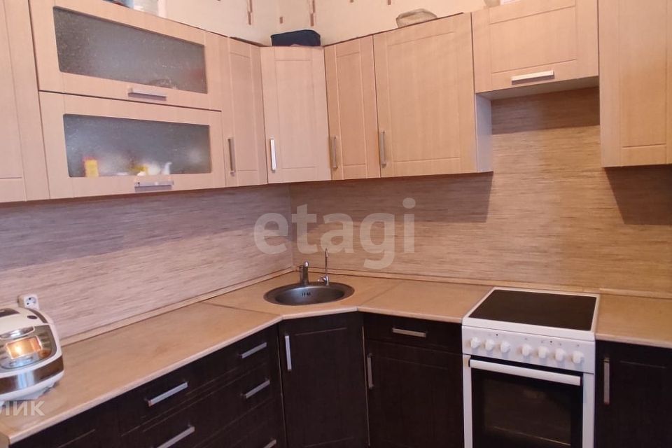 Продаётся 1-комнатная квартира, 42.2 м²
