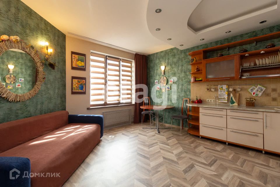 Продаётся 1-комнатная квартира, 64.3 м²