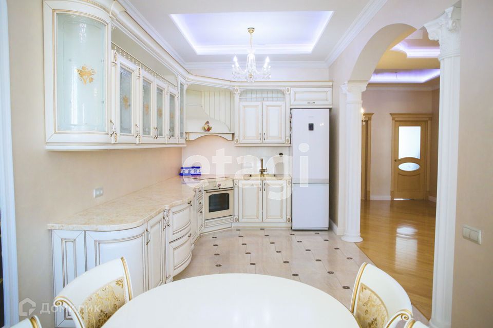 Продаётся 3-комнатная квартира, 110.6 м²