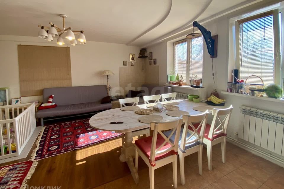 Продаётся 4-комнатная квартира, 120 м²