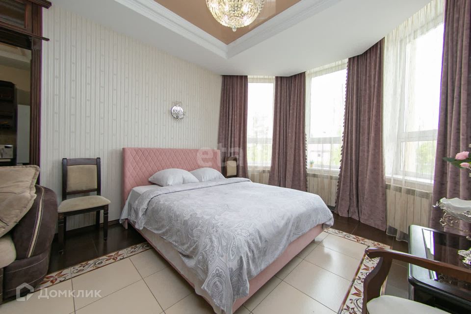 Сдаётся 3-комнатная квартира, 125.9 м²