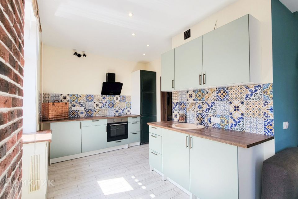 Продаётся 4-комнатная квартира, 97 м²