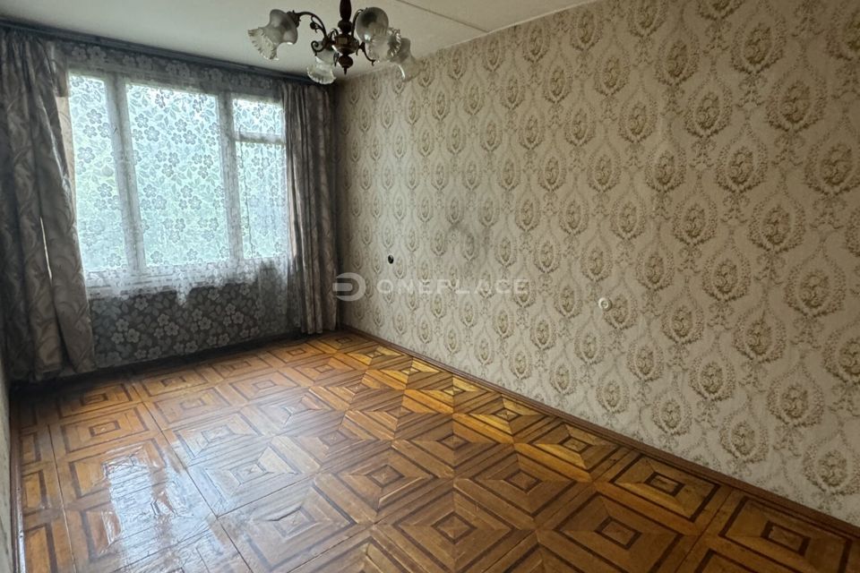 Продаётся 4-комнатная квартира, 49.1 м²