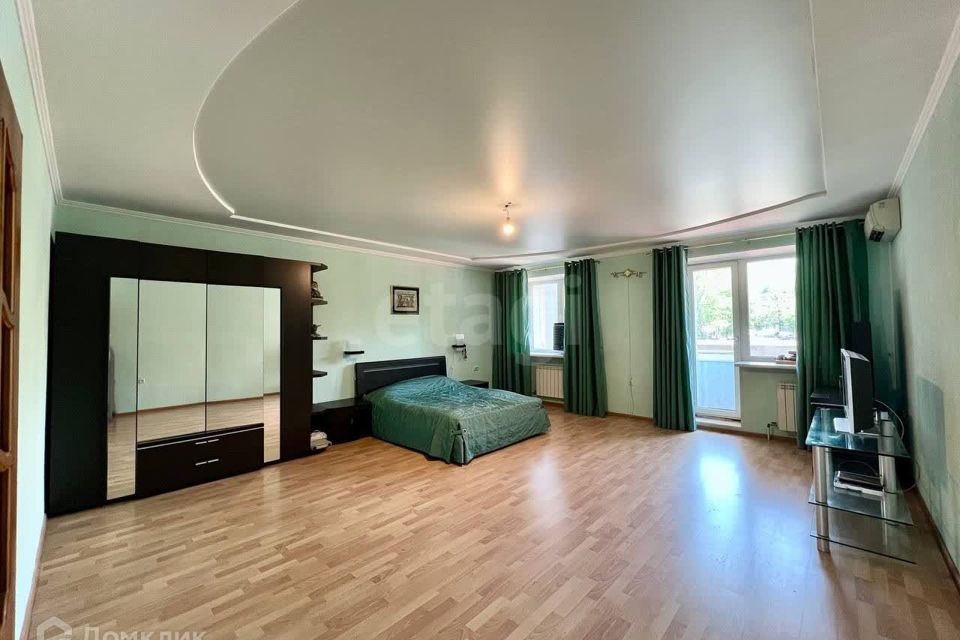 Продаётся 3-комнатная квартира, 122.5 м²