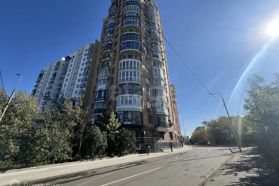 Продаётся 4-комнатная квартира, 230 м²