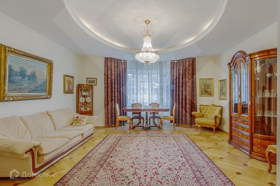 Сдаётся 4-комнатная квартира, 180 м²