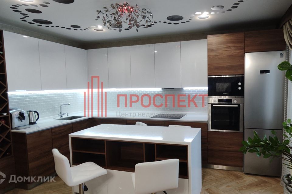 Продаётся 3-комнатная квартира, 108 м²