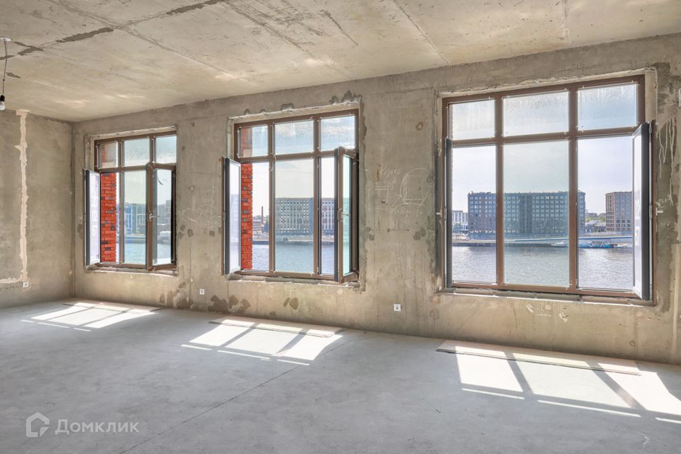 Продаётся 4-комнатная квартира, 205.9 м²