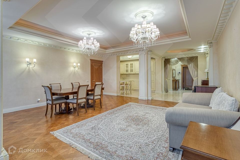 Продаётся 3-комнатная квартира, 131.3 м²