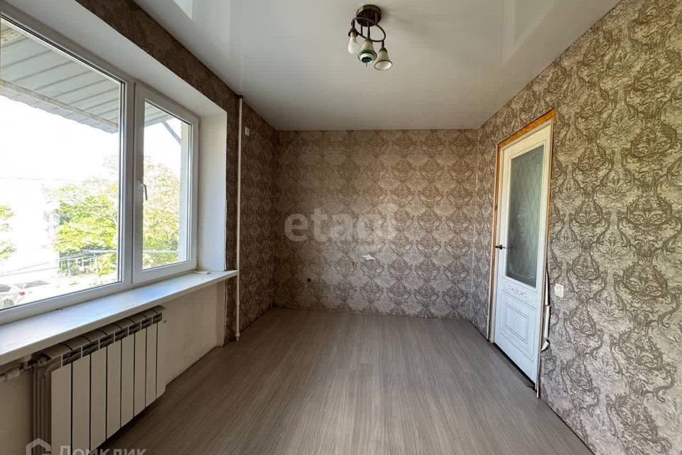 Продаётся комната в 2-комн. квартире, 48.8 м²