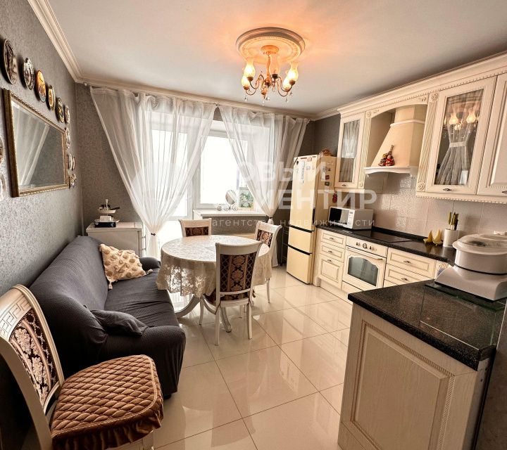 Сдаётся 2-комнатная квартира, 77 м²