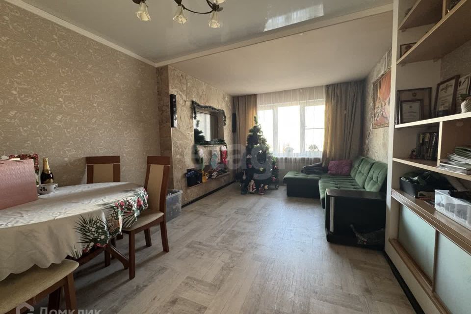 Продаётся 4-комнатная квартира, 100 м²