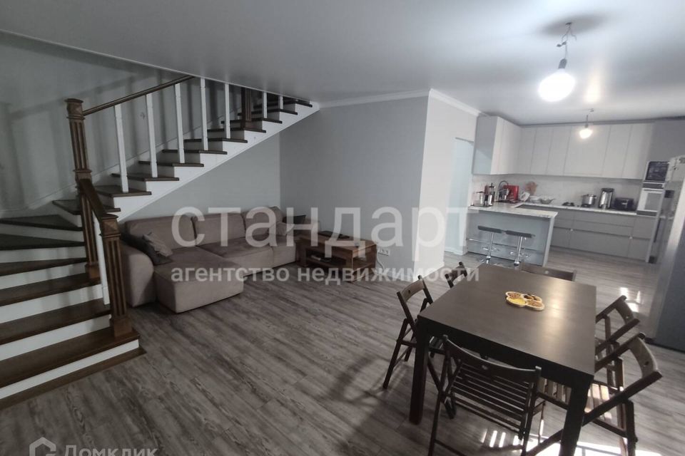 Продаётся 4-комнатная квартира, 131 м²