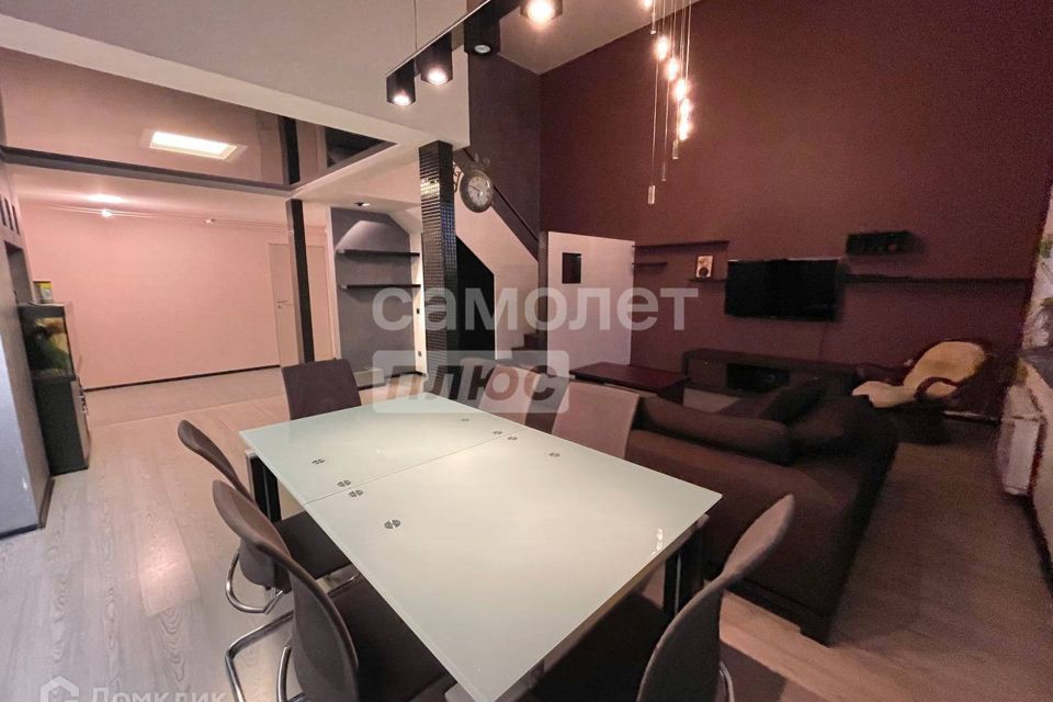 Сдаётся 5-комнатная квартира, 220 м²