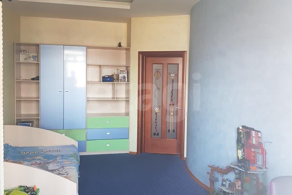 Продаётся 3-комнатная квартира, 118 м²