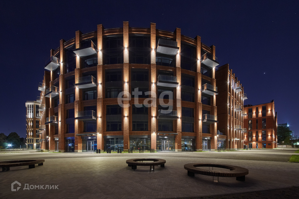 Продаётся 5-комнатная квартира, 217 м²