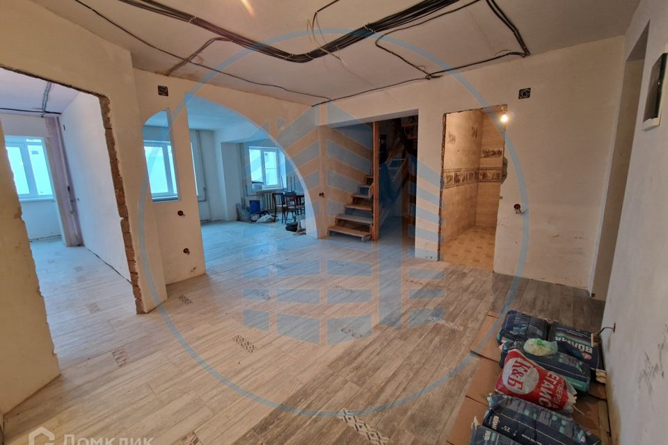 Продаётся 3-комнатная квартира, 175.6 м²