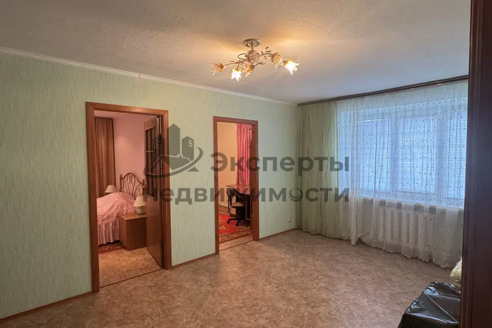 Продаётся 4-комнатная квартира, 61.2 м²