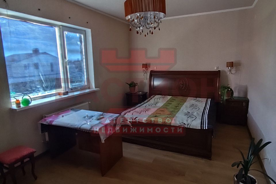 Продаётся 3-этажный дом, 300 м²