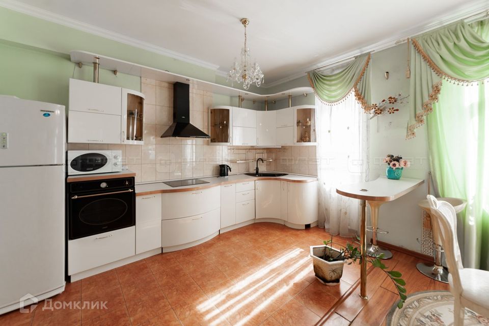 Продаётся 2-комнатная квартира, 108.8 м²
