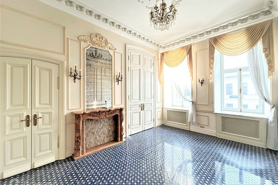 Продаётся 5-комнатная квартира, 218 м²