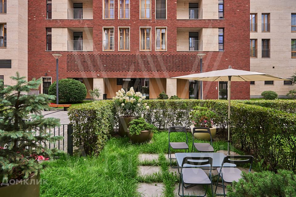 Продаётся 4-комнатная квартира, 236 м²