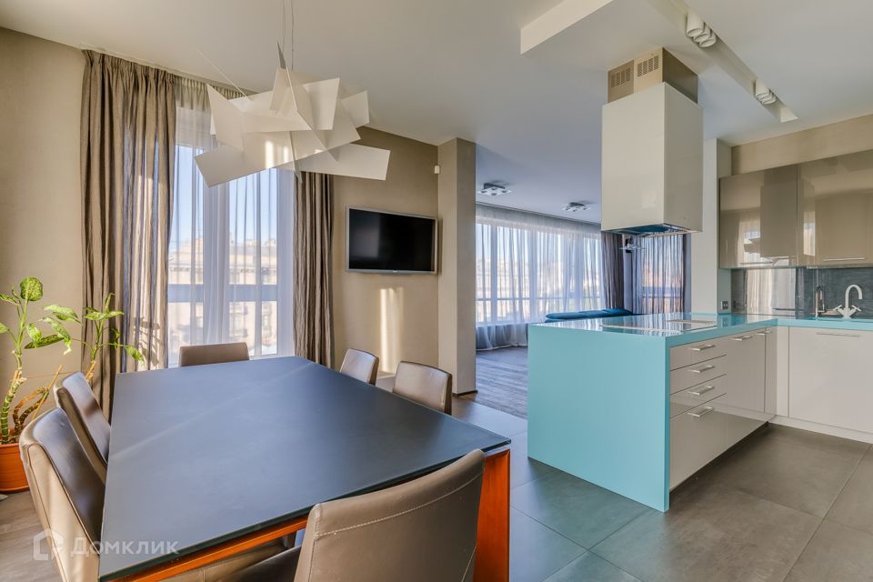 Сдаётся 5-комнатная квартира, 210 м²