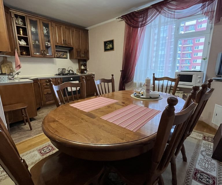 Продаётся 3-комнатная квартира, 96.9 м²