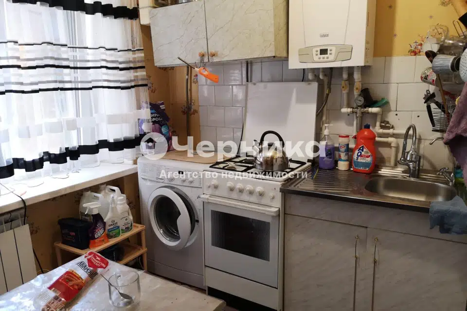 Продаётся 4-комнатная квартира, 61 м²