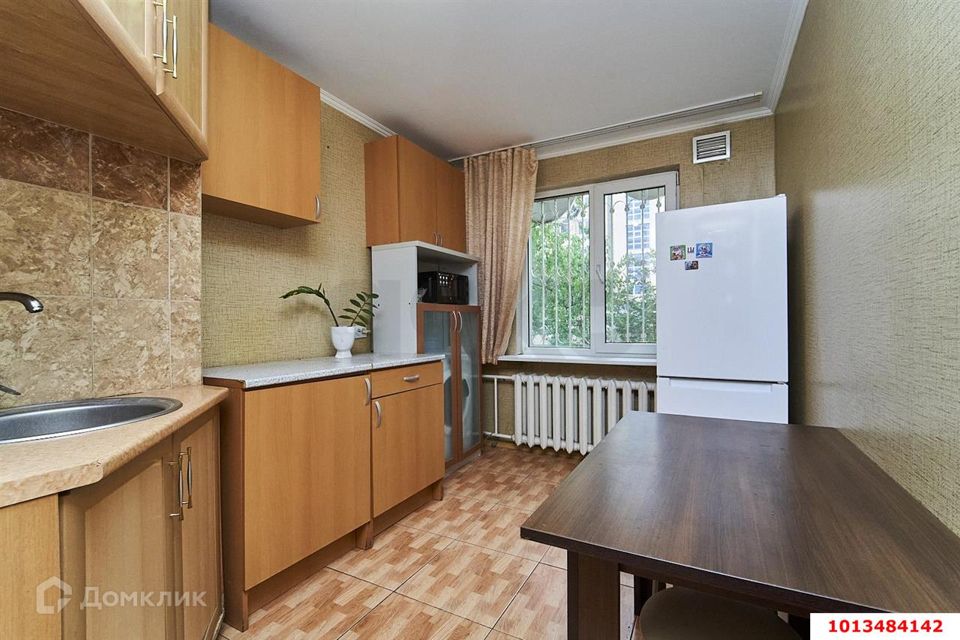 Продаётся 1-комнатная квартира, 50 м²