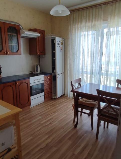 Сдаётся 1-комнатная квартира, 60 м²