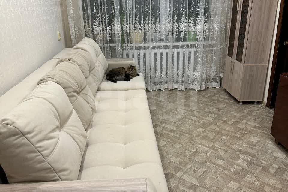 Продаётся 4-комнатная квартира, 57.4 м²