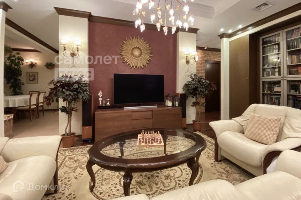 Продаётся 4-комнатная квартира, 132 м²