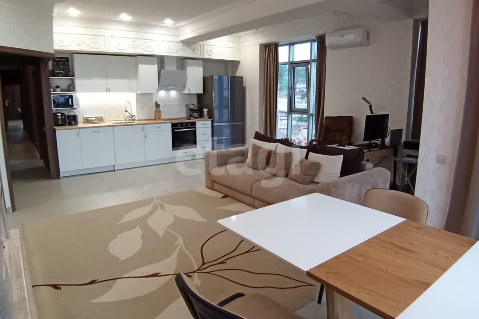 Продаётся 2-комнатная квартира, 84.2 м²