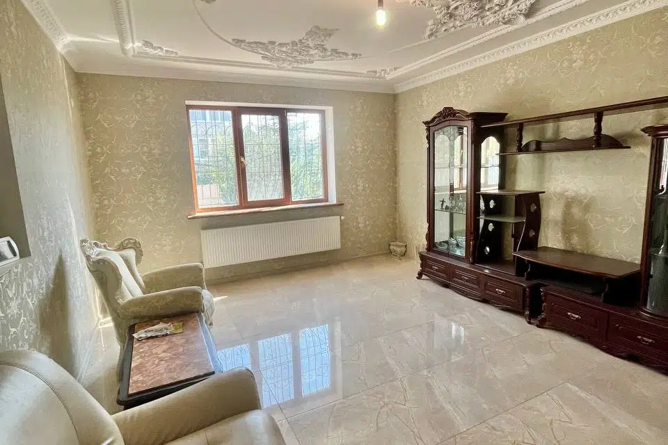 Продаётся 3-этажный дом, 330 м²