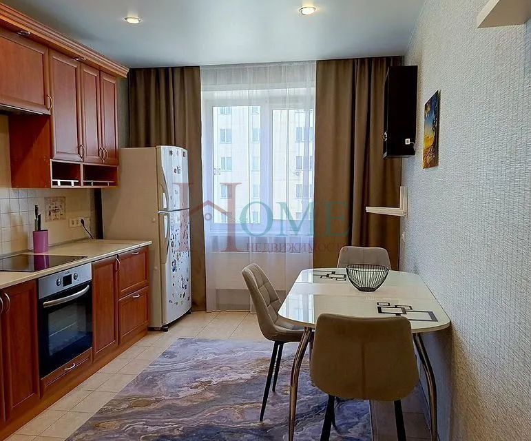 Сдаётся 2-комнатная квартира, 76 м²