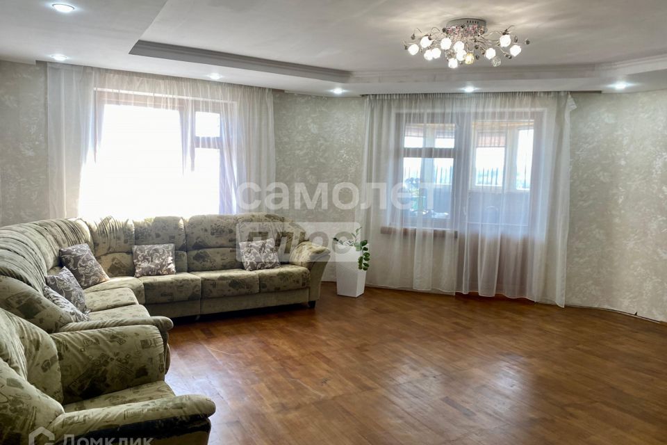 Продаётся 3-комнатная квартира, 106.4 м²