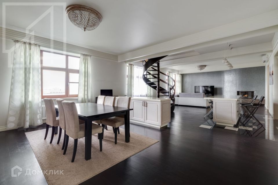 Сдаётся 4-комнатная квартира, 190 м²