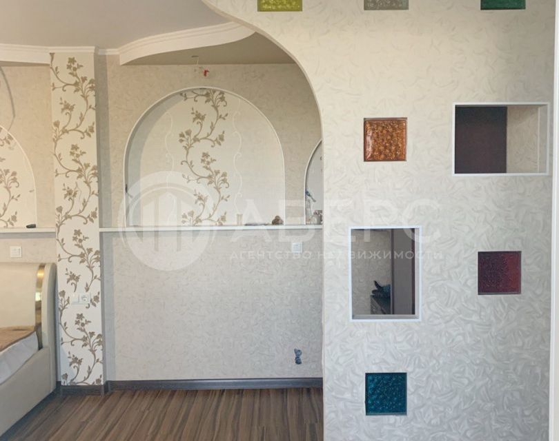Продаётся 4-комнатная квартира, 141.2 м²