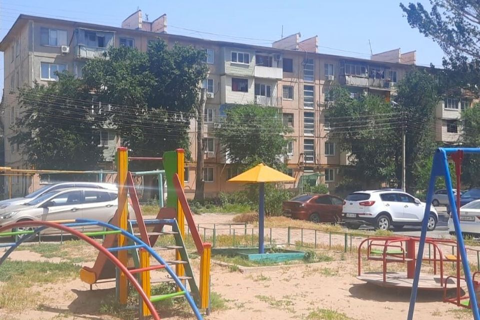 Продаётся 4-комнатная квартира, 59.5 м²