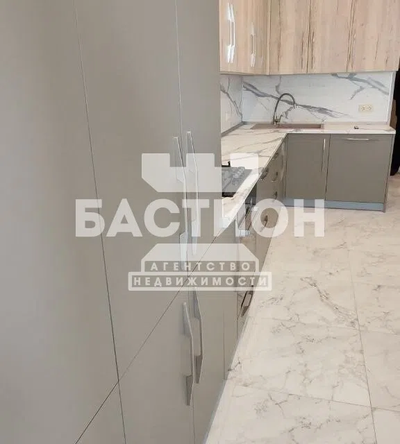 Продаётся 3-комнатная квартира, 158 м²