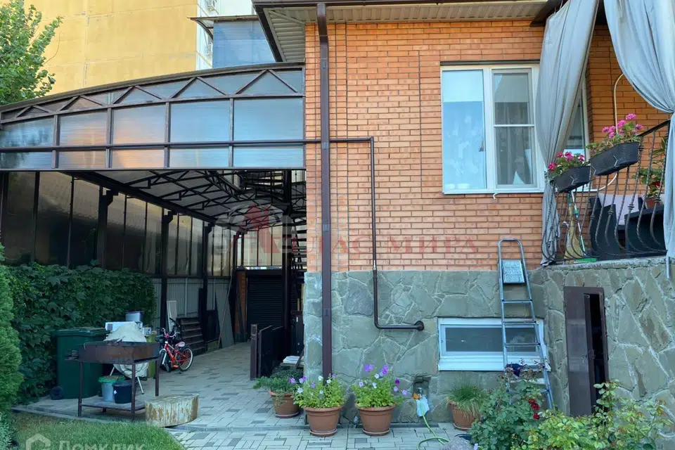 Продаётся 3-этажный дом, 354 м²