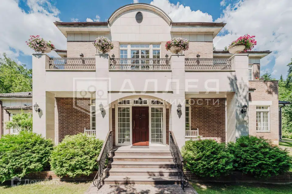 Продаётся 2-этажный дом, 450 м²