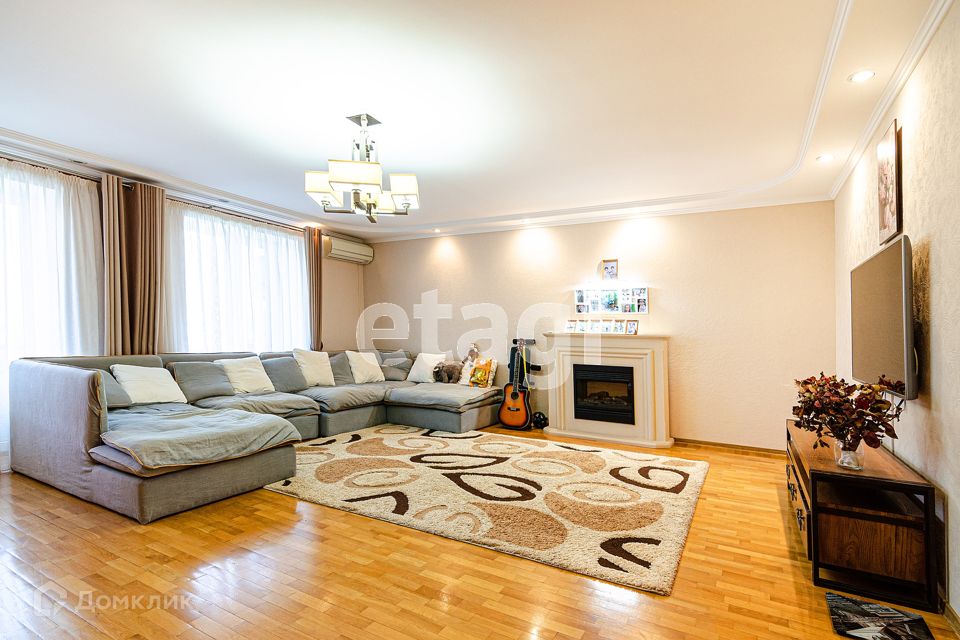 Продаётся 4-комнатная квартира, 150.7 м²