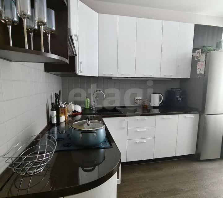 Продаётся 3-комнатная квартира, 100.7 м²