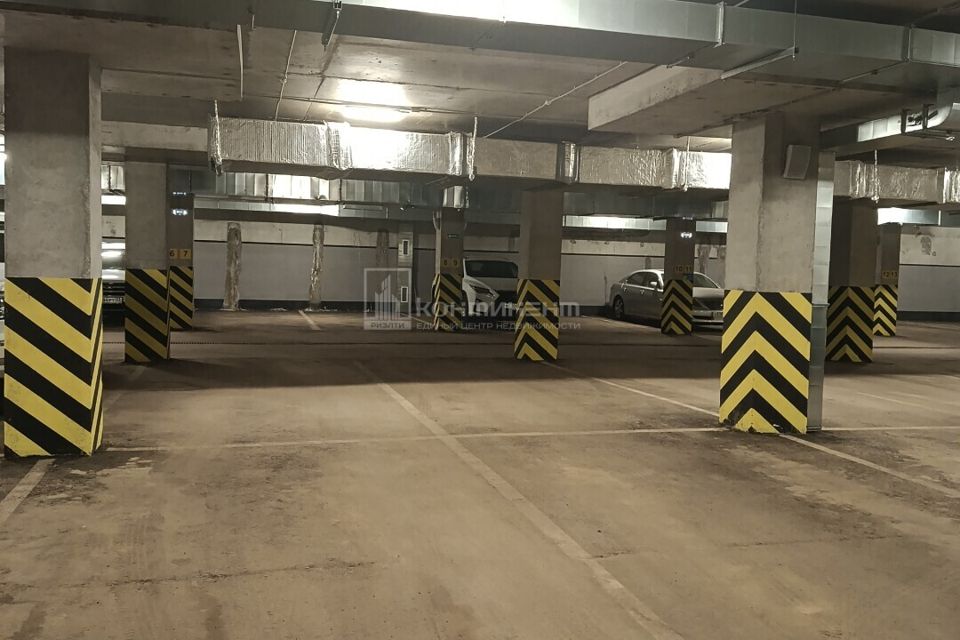 Продаётся машиноместо, 13 м²