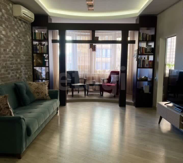 Продаётся 3-комнатная квартира, 105.5 м²