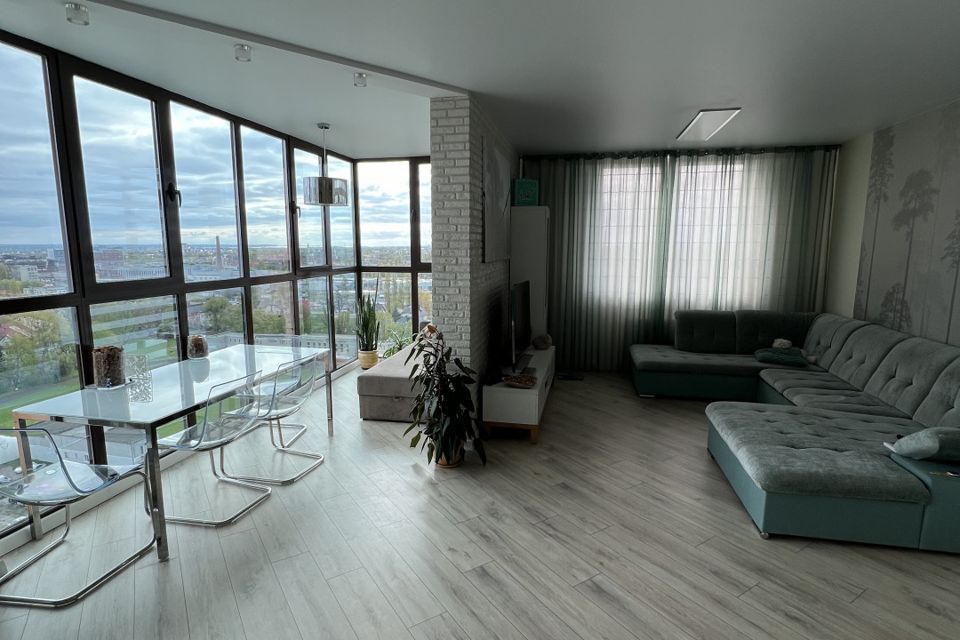 Продаётся 3-комнатная квартира, 111.6 м²